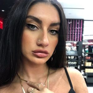 Meet your Posher, Francesca